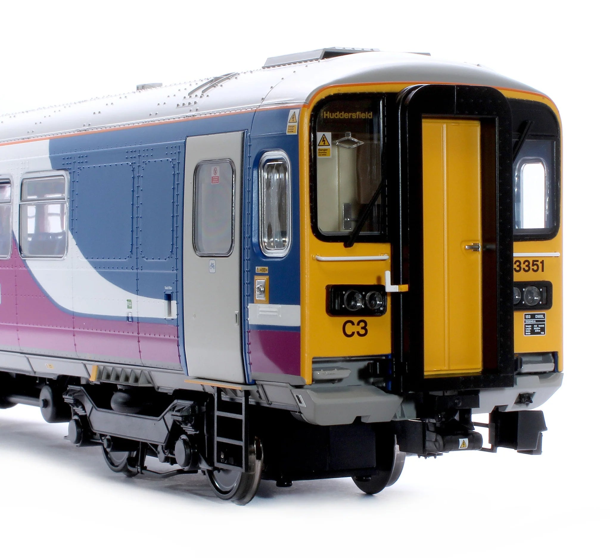 Class 153 - Northern - 153351 - O Scale - DCC Sound Fitted
