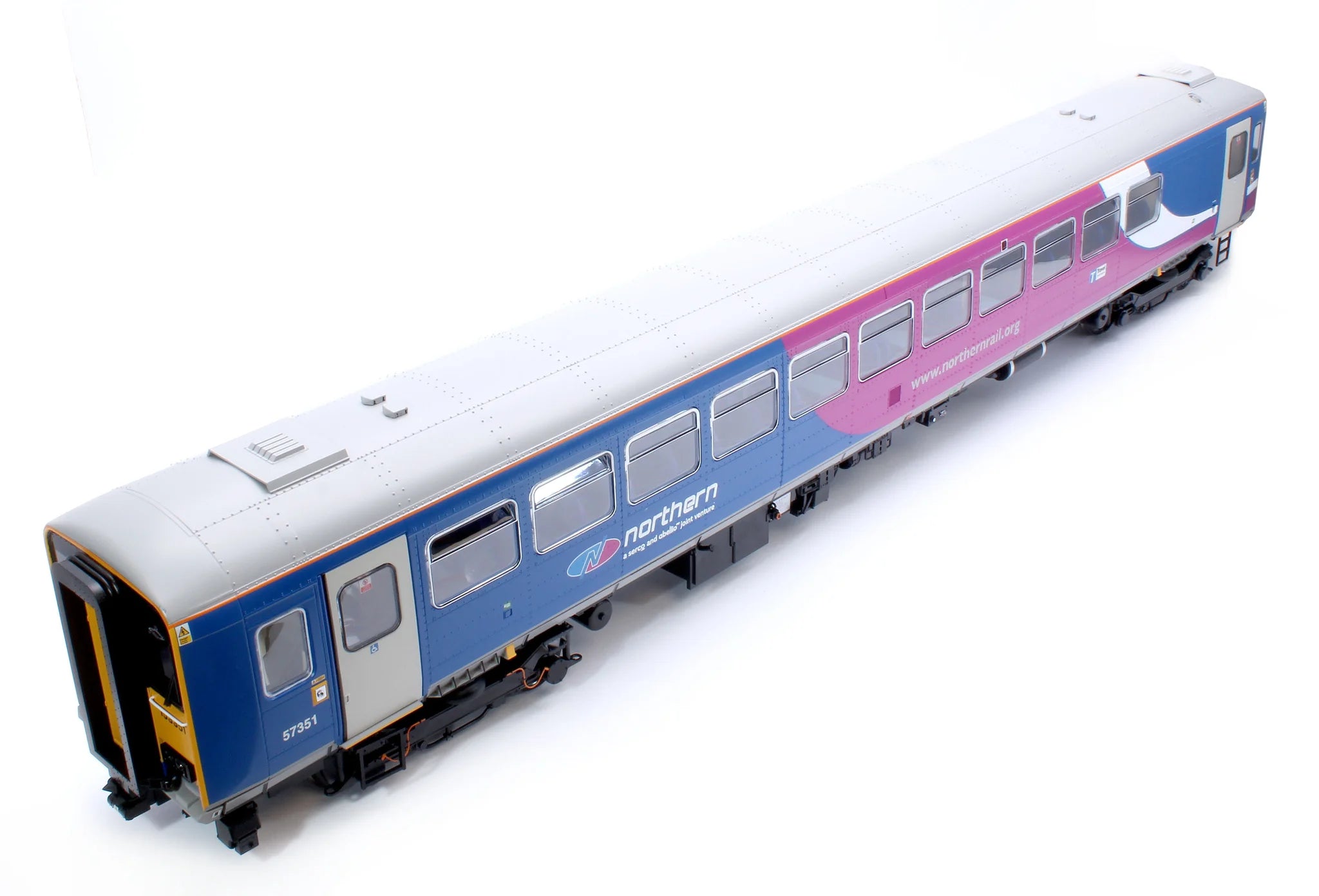 Class 153 - Northern - 153351 - O Scale - DCC Sound Fitted