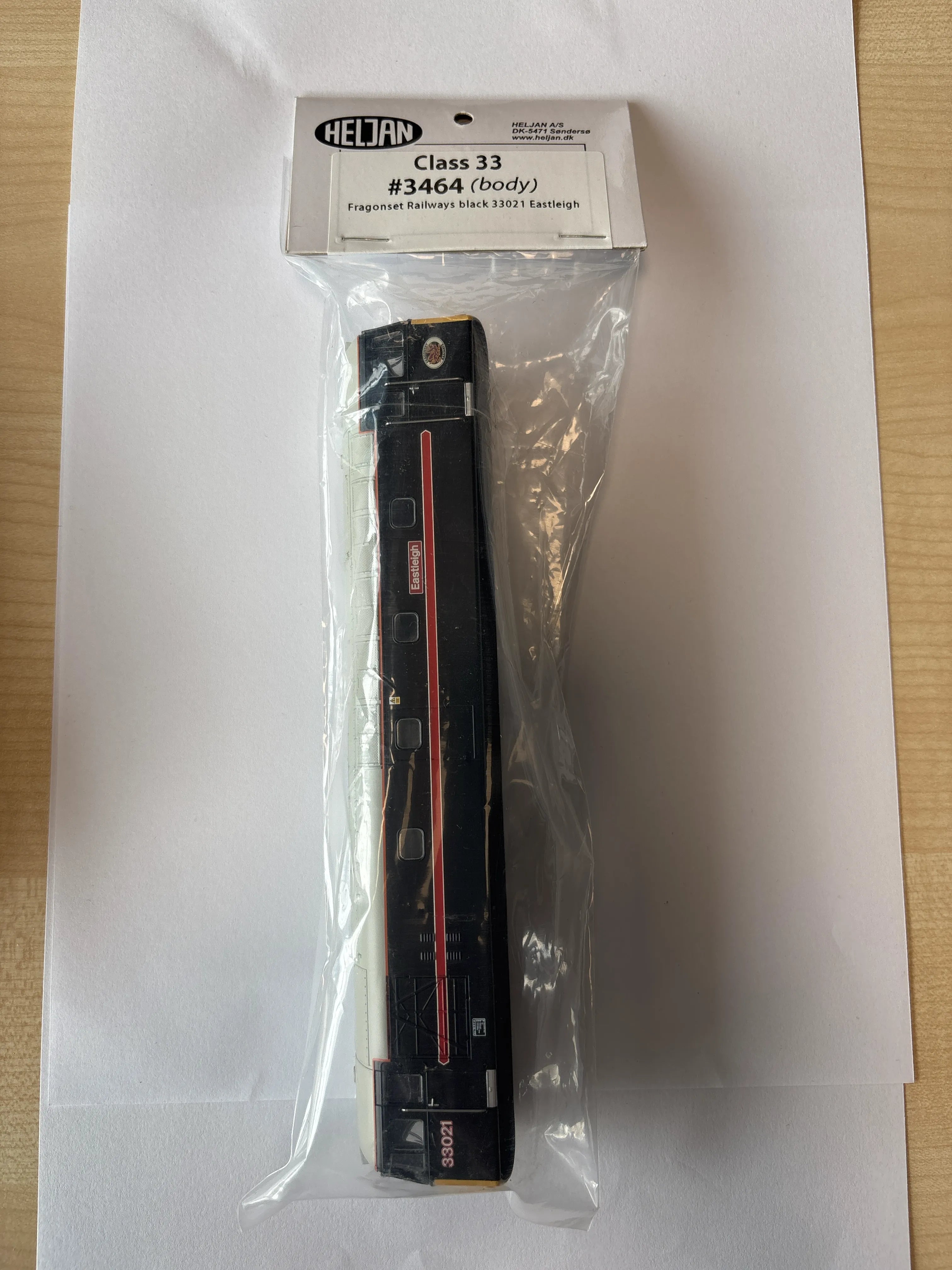 OO gauge body class 33 complete painted body, Fragonset Railways black 33021 Eastleigh